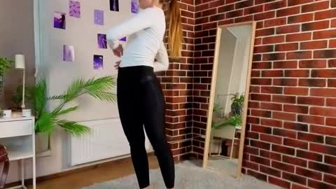 Kylie online show from 09/22/25, 07:27