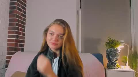 Kylie online show from 09/29/25, 06:24