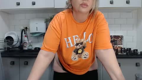 Snapshot of mojjo_erika chatting on 01/14/25, 06:07 erika online show from 01/14/25, 06:07