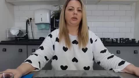 Snapshot of mojjo_erika chatting on 02/04/25, 10:10 erika online show from 02/04/25, 10:10