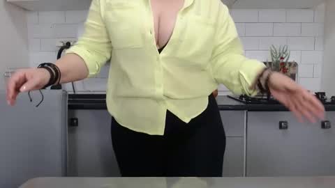 Snapshot of mojjo_erika chatting on 02/06/25, 10:26 erika online show from 02/06/25, 10:26
