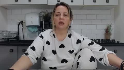 Snapshot of mojjo_erika chatting on 02/09/25, 08:22 erika online show from 02/09/25, 08:22