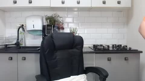 Snapshot of mojjo_erika chatting on 02/28/25, 01:14 erika online show from 02/28/25, 01:14