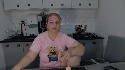 Snapshot of mojjo_erika chatting on 09/22/25, 07:43 erika online show from 09/22/25, 07:43