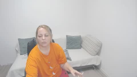Snapshot of mojjo_erika chatting on 10/02/25, 07:59 erika online show from 10/02/25, 07:59