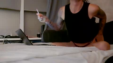 Snapshot of mokkeltje9 chatting on 09/28/25, 10:48 KinkyCoupleNL online show from 09/28/25, 10:48