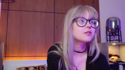 moliqin online show from 04/12/26, 07:35