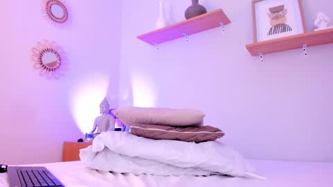 M o L l i E  online show from 03/06/25, 03:24