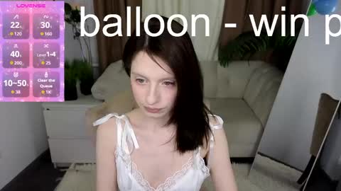 Snapshot of mollie_blush chatting on 04/28/26, 11:37 mollie_blush online show from 04/28/26, 11:37