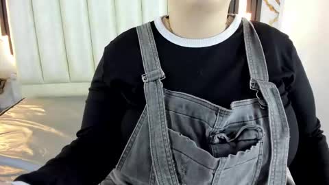 Hey Guys  Im Mollie online show from 09/19/25, 12:28