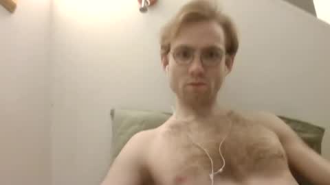 Snapshot of molliter chatting on 02/03/25, 10:32 molliter online show from 02/03/25, 10:32