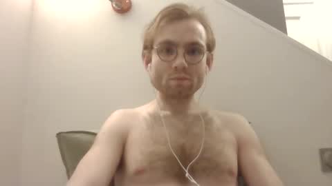 Snapshot of molliter chatting on 02/17/25, 12:32 molliter online show from 02/17/25, 12:32