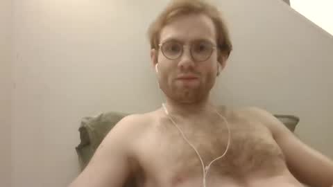 Snapshot of molliter chatting on 02/26/25, 01:00 molliter online show from 02/26/25, 01:00