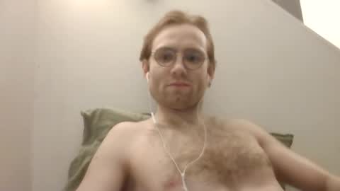 Snapshot of molliter chatting on 03/03/25, 12:48 molliter online show from 03/03/25, 12:48