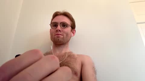 Snapshot of molliter chatting on 09/11/25, 12:05 molliter online show from 09/11/25, 12:05