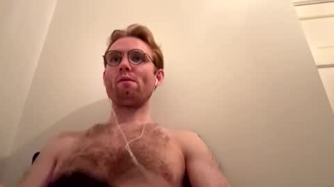 Snapshot of molliter chatting on 09/13/25, 02:33 molliter online show from 09/13/25, 02:33