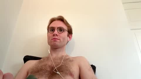 Snapshot of molliter chatting on 10/16/25, 03:35 molliter online show from 10/16/25, 03:35