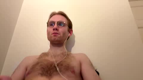 Snapshot of molliter chatting on 10/19/25, 10:32 molliter online show from 10/19/25, 10:32