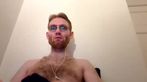 Snapshot of molliter chatting on 10/25/25, 12:40 molliter online show from 10/25/25, 12:40