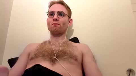 Snapshot of molliter chatting on 10/27/25, 12:26 molliter online show from 10/27/25, 12:26