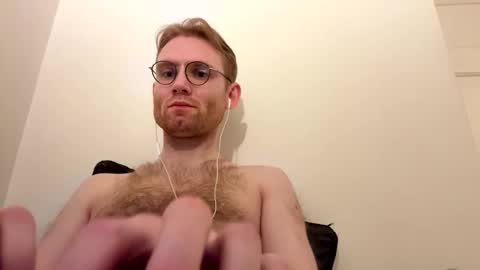 Snapshot of molliter chatting on 10/29/25, 11:39 molliter online show from 10/29/25, 11:39