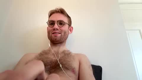 Snapshot of molliter chatting on 10/30/25, 01:56 molliter online show from 10/30/25, 01:56