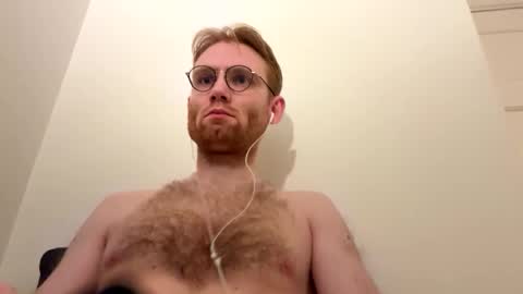 Snapshot of molliter chatting on 11/04/25, 12:32 molliter online show from 11/04/25, 12:32