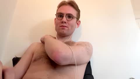 Snapshot of molliter chatting on 11/04/25, 01:43 molliter online show from 11/04/25, 01:43