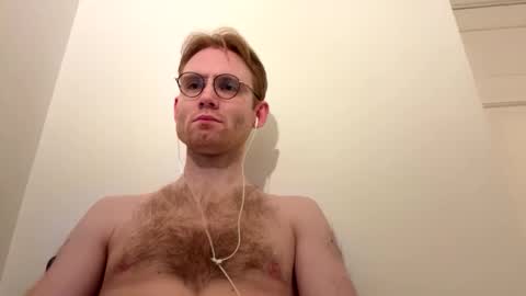 Snapshot of molliter chatting on 11/14/25, 12:09 molliter online show from 11/14/25, 12:09