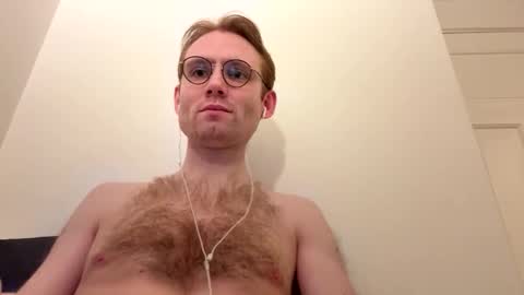 Snapshot of molliter chatting on 12/14/25, 11:53 molliter online show from 12/14/25, 11:53