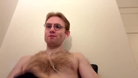 Snapshot of molliter chatting on 12/15/25, 10:47 molliter online show from 12/15/25, 10:47