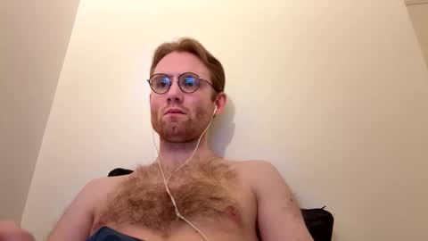 Snapshot of molliter chatting on 12/19/25, 05:53 molliter online show from 12/19/25, 05:53