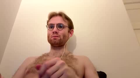 Snapshot of molliter chatting on 12/21/25, 09:22 molliter online show from 12/21/25, 09:22