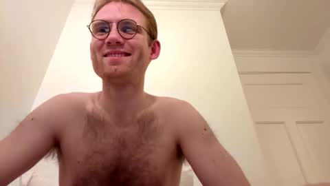 Snapshot of molliter chatting on 03/05/26, 11:56 molliter online show from 03/05/26, 11:56