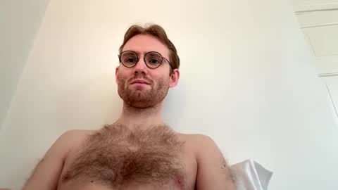 Snapshot of molliter chatting on 03/17/26, 12:52 molliter online show from 03/17/26, 12:52