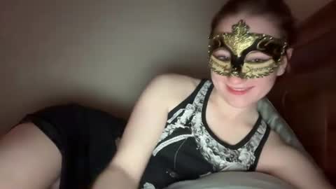Snapshot of molls_xx chatting on 06/14/26, 11:51 Molly online show from 06/14/26, 11:51