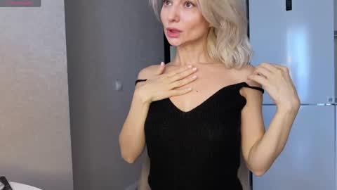 Molly online show from 04/30/26, 02:51