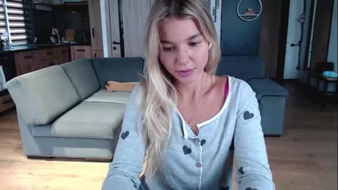 Molly online show from 09/18/25, 11:56