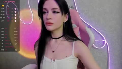 Snapshot of molly_crystall chatting on 07/10/26, 04:28 Molly - online show from 07/10/26, 04:28