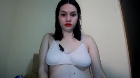 Snapshot of molly_fragance chatting on 10/24/25, 06:48 Molly online show from 10/24/25, 06:48