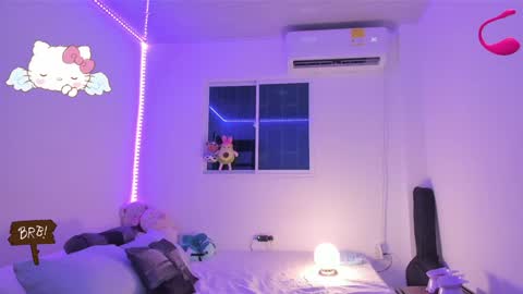 Snapshot of molly_g18 chatting on 12/19/24, 05:18 MARIANA online show from 12/19/24, 05:18