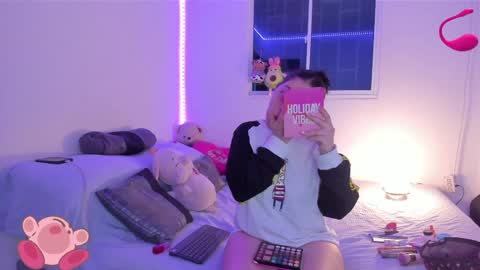 Snapshot of molly_g18 chatting on 02/02/25, 03:43 MARIANA online show from 02/02/25, 03:43