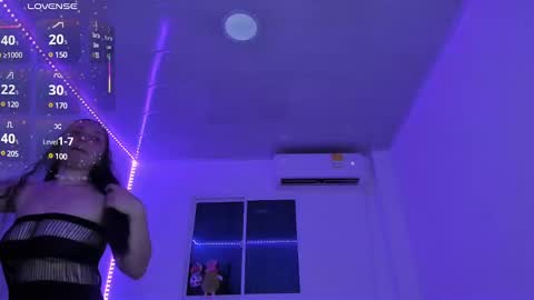 Snapshot of molly_g18 chatting on 02/12/25, 12:48 MARIANA online show from 02/12/25, 12:48