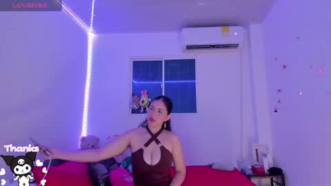 Snapshot of molly_g18 chatting on 02/27/25, 02:42 MARIANA online show from 02/27/25, 02:42