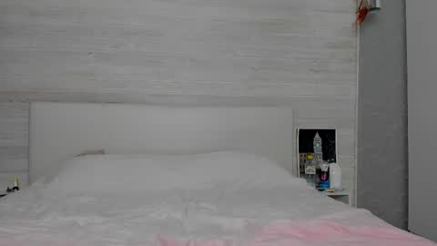 Molly Hunt online show from 09/25/25, 02:59