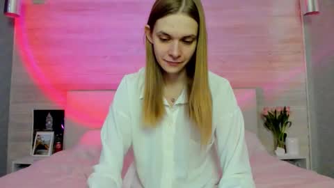 Molly Hunt online show from 03/05/26, 03:24