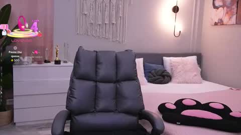 Molly online show from 11/05/25, 01:16