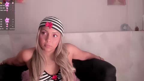 Snapshot of molly_logan chatting on 10/10/25, 12:09 molly_logan online show from 10/10/25, 12:09