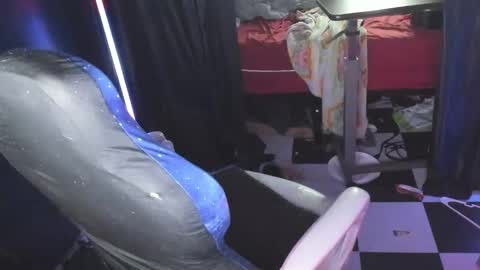 molly_moons online show from 04/15/26, 06:48