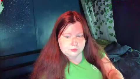 Snapshot of molly_moons chatting on 07/10/26, 06:10 molly_moons online show from 07/10/26, 06:10
